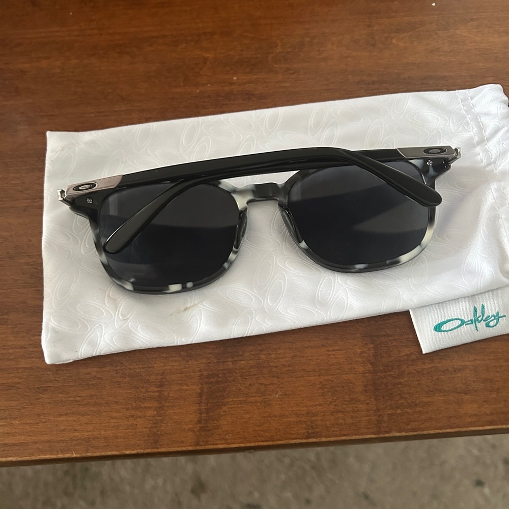 Oakley Black Sunglasses - Picture 5 of 5
